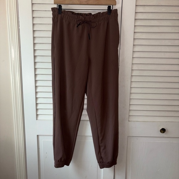 Athleta Metropolis Jogger Mineral Brown size 4 Outdoor Comfy - Picture 2 of 4